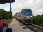 AMTK 137 21Aug2010  Trn #22 (Texas Eagle) NB Into the Station